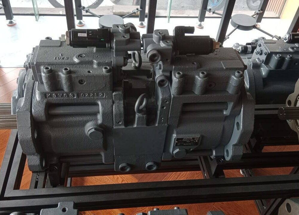 Главный гидравлический насос Kobelco SK135SR K3V63DTP-100R-0E01 Главный гидравлический насос Kobelco SK135SR K3V63DTP-100R-0E01